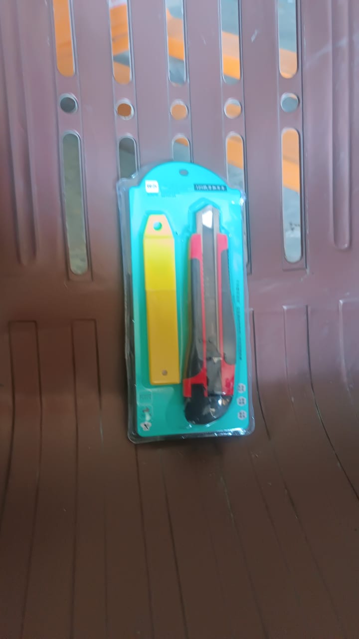 Cutter Knife Set with 1 Replacement Blades, Cutter Knife Advanced Tool (1 Pc / Mix Color) Cutter Knife Set with 1 Replacement Blades, Cutter Knife Advanced Tool (1 Pc / Mix Color)